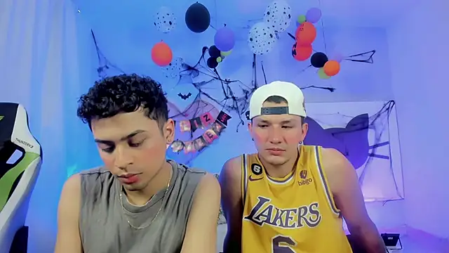 Twinks boys s online show from 10/23/25, 03:17