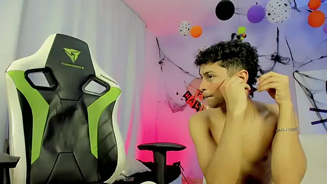 Twinks boys s online show from 10/27/25, 08:29