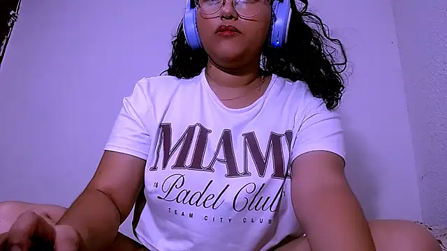 Snapshot of mira_cherry02 chatting on 11/04/25, 08:57 mira cherry02 online show from 11/04/25, 08:57