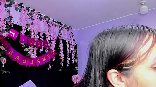 Snapshot of Gabyy_Cooper_ chatting on 11/04/25, 02:43 Gabyy Cooper online show from 11/04/25, 02:43