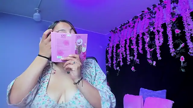 Snapshot of Gabyy_Cooper_ chatting on 11/21/25, 11:25 Gabyy Cooper online show from 11/21/25, 11:25