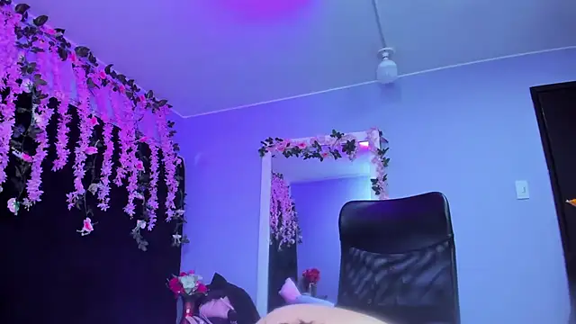 Snapshot of Gabyy_Cooper_ chatting on 11/29/25, 10:18 Gabyy Cooper online show from 11/29/25, 10:18