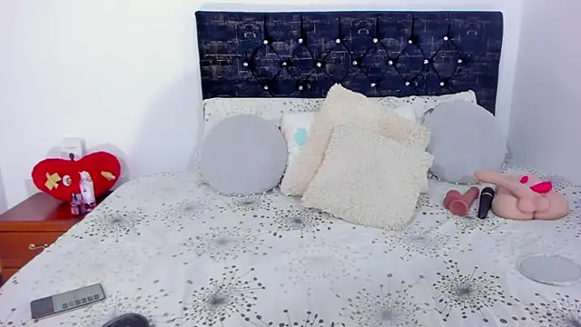 RubyLuxeX online show from 05/07/26, 04:23