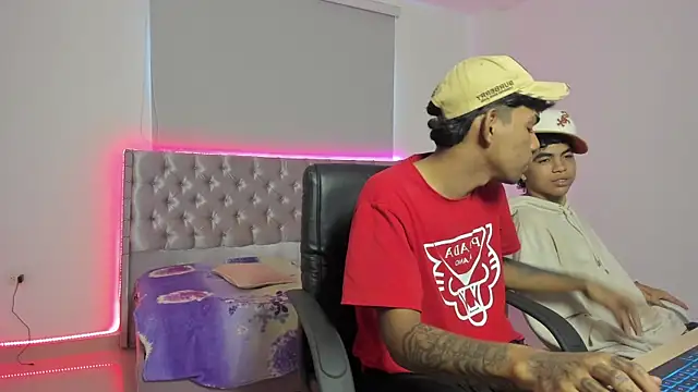 Snapshot of zinhuella420 chatting on 10/28/25, 08:22 zinhuella420 online show from 10/28/25, 08:22