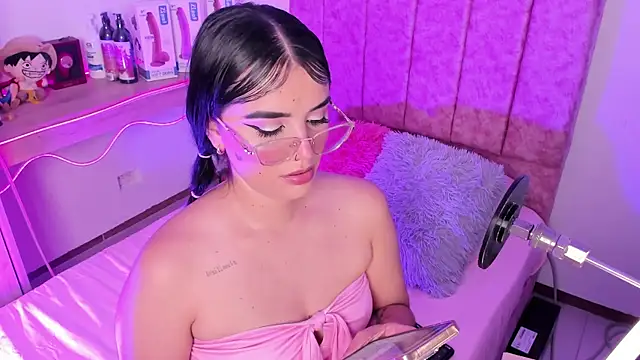 laana foxx online show from 07/15/26, 11:10