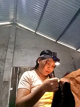 Snapshot of giahan-00 chatting on 10/25/25, 03:03 giahan-00 online show from 10/25/25, 03:03