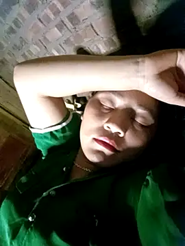 Snapshot of giahan-00 chatting on 10/27/25, 02:32 giahan-00 online show from 10/27/25, 02:32