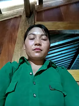 Snapshot of giahan-00 chatting on 10/29/25, 03:42 giahan-00 online show from 10/29/25, 03:42