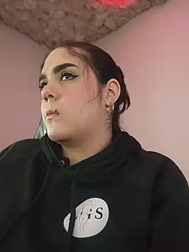 mirandahvelez online show from 11/05/25, 03:23