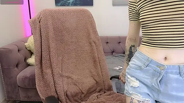 Emma Kirks online show from 11/14/25, 03:11