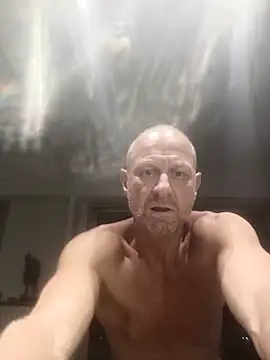 Snapshot of Marco06380 chatting on 10/31/25, 12:11 Marco06380 online show from 10/31/25, 12:11