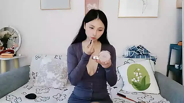 Snapshot of yuyan3929 chatting on 11/17/25, 01:11 yuyan3929 online show from 11/17/25, 01:11