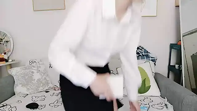 Snapshot of yuyan3929 chatting on 11/18/25, 12:38 yuyan3929 online show from 11/18/25, 12:38