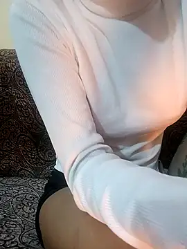 Snapshot of Fuck_me_babyy chatting on 11/20/25, 03:39 Fuck me babyy online show from 11/20/25, 03:39