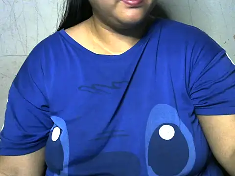 Snapshot of Azaleah30 chatting on 10/24/25, 02:02 Azaleah30 online show from 10/24/25, 02:02