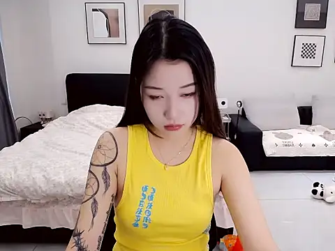 minnie-kk online show from 10/23/25, 07:51