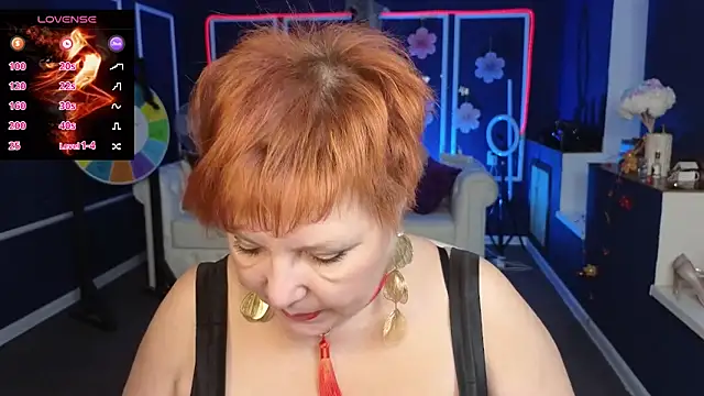 Snapshot of Kira_Kirke chatting on 10/24/25, 09:17 Kira Kirke online show from 10/24/25, 09:17