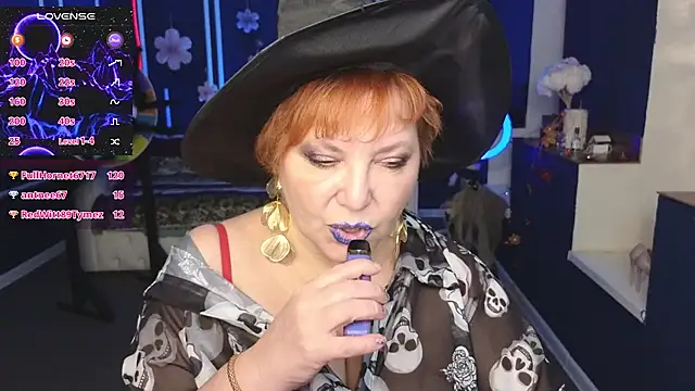 Snapshot of Kira_Kirke chatting on 10/26/25, 09:10 Kira Kirke online show from 10/26/25, 09:10