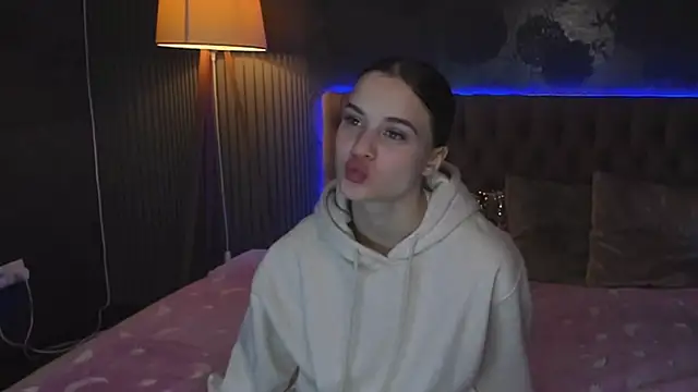 LuisaClover online show from 11/09/25, 01:31