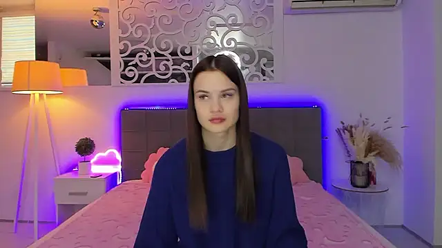 Snapshot of LuisaClover chatting on 01/13/26, 01:16 LuisaClover online show from 01/13/26, 01:16