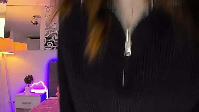 Snapshot of LuisaClover chatting on 02/19/26, 01:18 LuisaClover online show from 02/19/26, 01:18