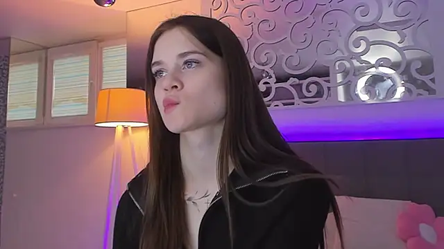 Snapshot of LuisaClover chatting on 02/26/26, 01:21 LuisaClover online show from 02/26/26, 01:21
