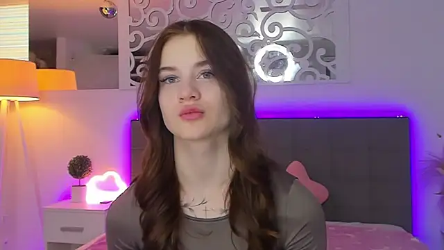 Snapshot of LuisaClover chatting on 03/03/26, 01:28 LuisaClover online show from 03/03/26, 01:28