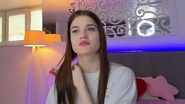 Snapshot of LuisaClover chatting on 03/06/26, 01:29 LuisaClover online show from 03/06/26, 01:29