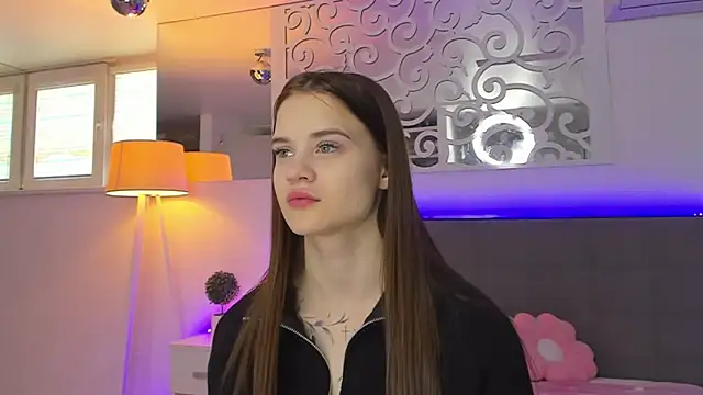 Snapshot of LuisaClover chatting on 03/08/26, 01:15 LuisaClover online show from 03/08/26, 01:15