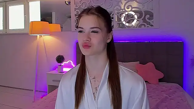Snapshot of LuisaClover chatting on 04/28/26, 12:32 LuisaClover online show from 04/28/26, 12:32