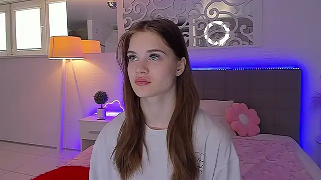 Snapshot of LuisaClover chatting on 05/02/26, 12:21 LuisaClover online show from 05/02/26, 12:21
