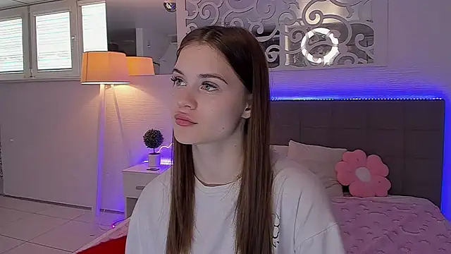 Snapshot of LuisaClover chatting on 05/03/26, 12:33 LuisaClover online show from 05/03/26, 12:33