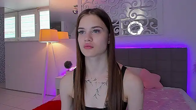 Snapshot of LuisaClover chatting on 05/04/26, 12:34 LuisaClover online show from 05/04/26, 12:34