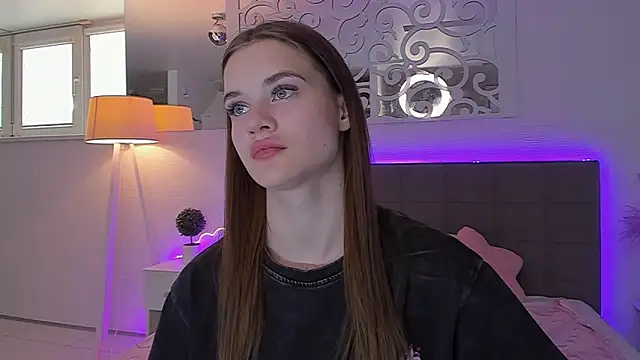 Snapshot of LuisaClover chatting on 05/10/26, 12:32 LuisaClover online show from 05/10/26, 12:32