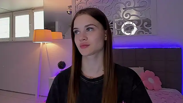 Snapshot of LuisaClover chatting on 05/11/26, 12:22 LuisaClover online show from 05/11/26, 12:22