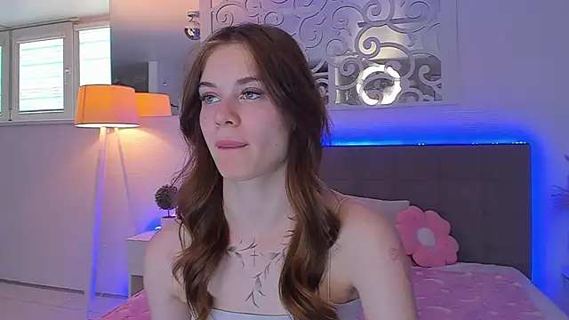 Snapshot of LuisaClover chatting on 05/22/26, 12:22 LuisaClover online show from 05/22/26, 12:22