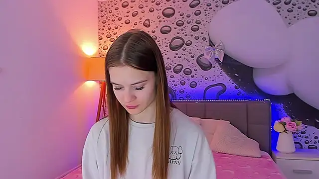 Snapshot of LuisaClover chatting on 05/31/26, 12:45 LuisaClover online show from 05/31/26, 12:45