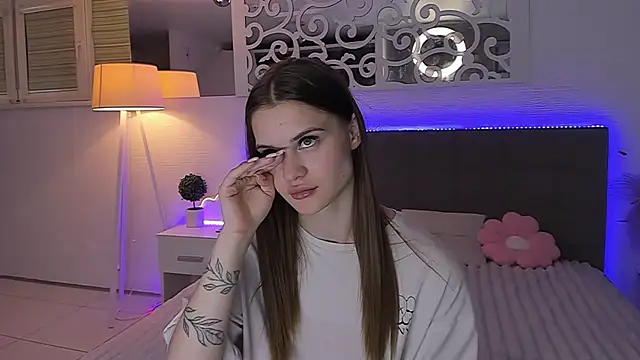 LuisaClover online show from 06/27/26, 12:15