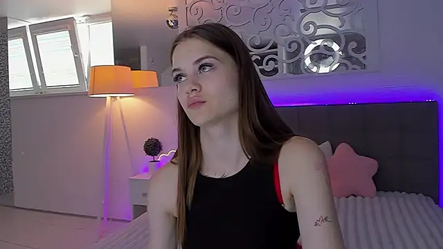 LuisaClover online show from 06/27/26, 12:22