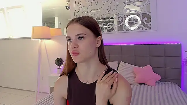LuisaClover online show from 06/30/26, 05:08