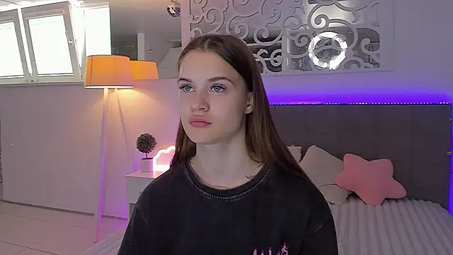 LuisaClover online show from 07/05/26, 12:23