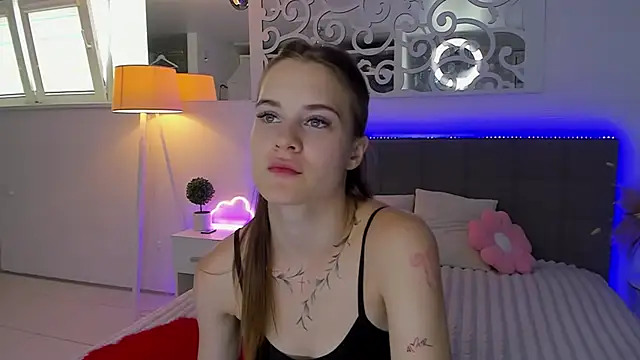 LuisaClover online show from 07/15/26, 12:21
