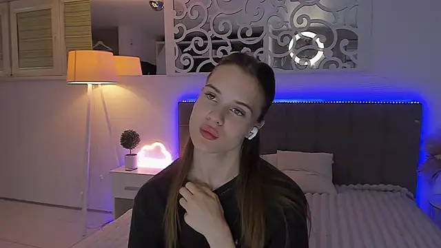 LuisaClover online show from 07/27/26, 01:01