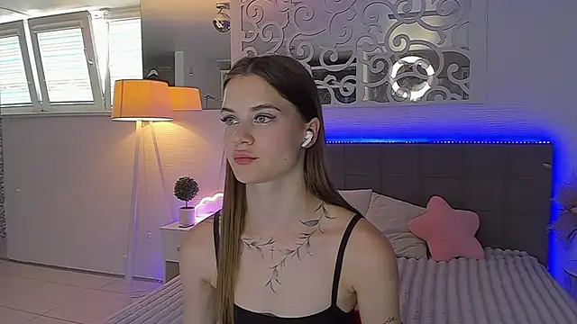 LuisaClover online show from 07/30/26, 12:15