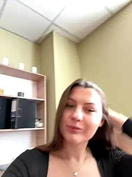 DollyRoma online show from 10/31/25, 08:59