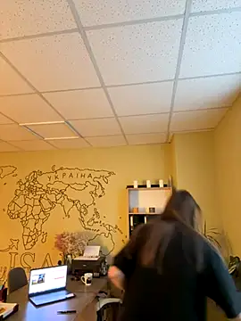 DollyRoma online show from 11/17/25, 09:59