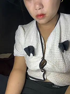 Snapshot of love_pusy09 chatting on 10/24/25, 12:41 love pusy09 online show from 10/24/25, 12:41