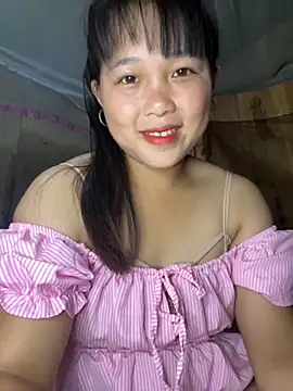 Snapshot of love_pusy09 chatting on 11/18/25, 05:34 love pusy09 online show from 11/18/25, 05:34