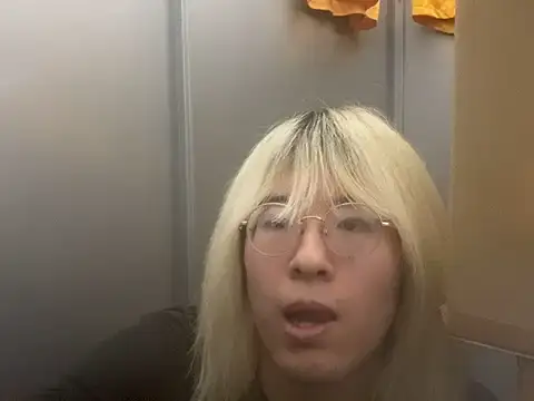 Snapshot of MUIMUICHAN27 chatting on 12/19/25, 05:36 MUIMUICHAN27 online show from 12/19/25, 05:36