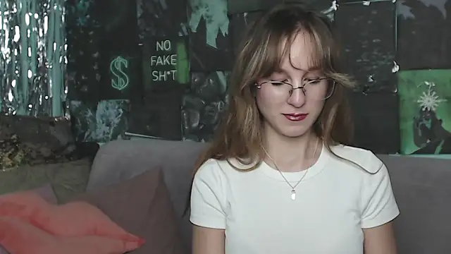 AlishaKellyi online show from 10/30/25, 05:53